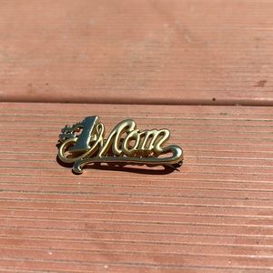 Number one mom pin